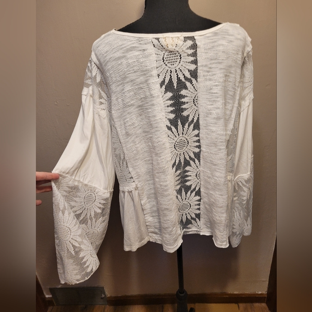 POL V-Neck Floral Lace Knit White Top Women's Lace Detail Shirt Large - Picture 5 of 7
